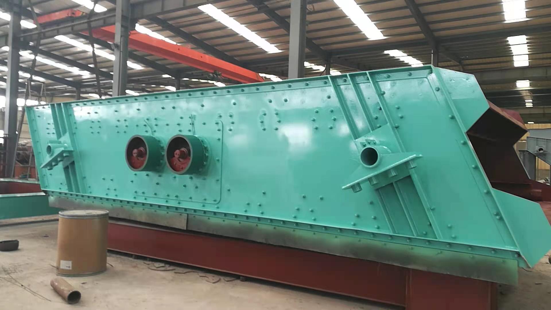 What should I do if the vibrating screen material deviates